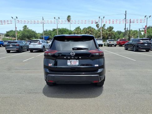 Used 2024 Nissan Rogue S FWD image 4