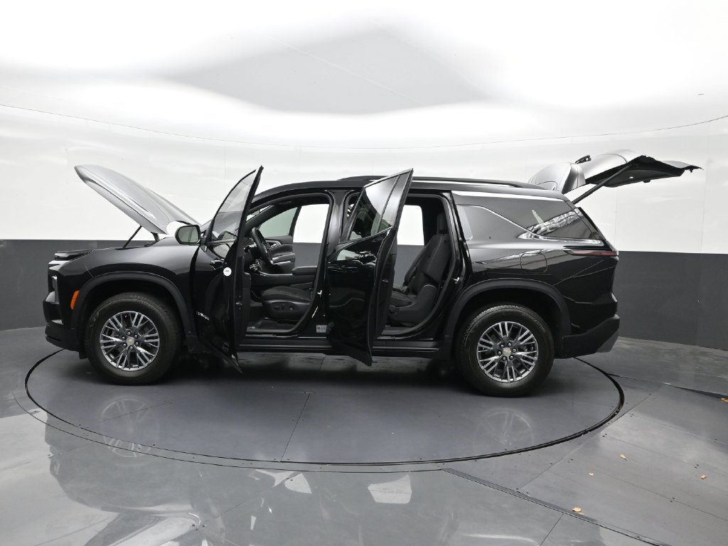 Used 2025 Chevrolet Traverse LT FWD image 35