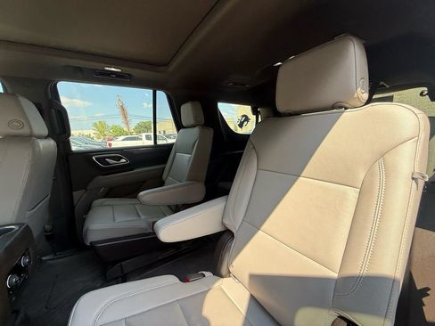 Used 2022 Chevrolet Tahoe Z71 w/ Luxury Package AWD/4WD image 8