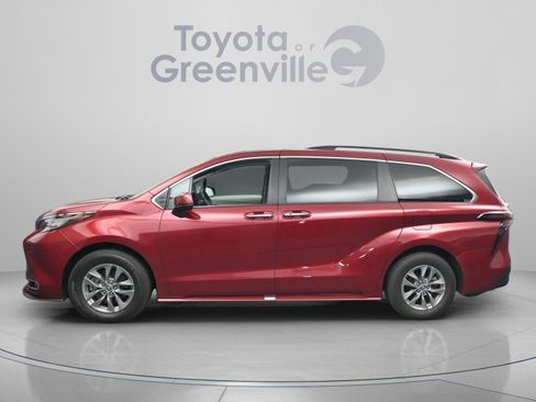Certified 2023 Toyota Sienna XLE FWD image 5
