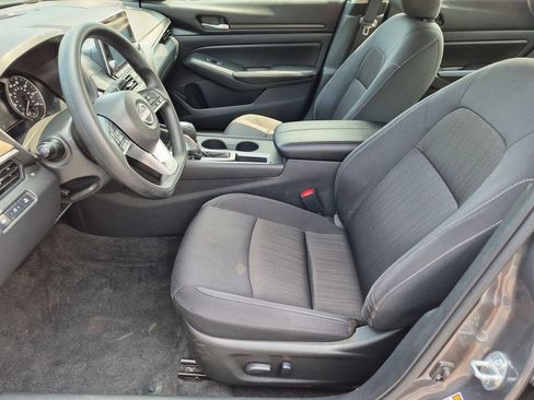 Used 2025 Nissan Altima 2.5 SV FWD image 11