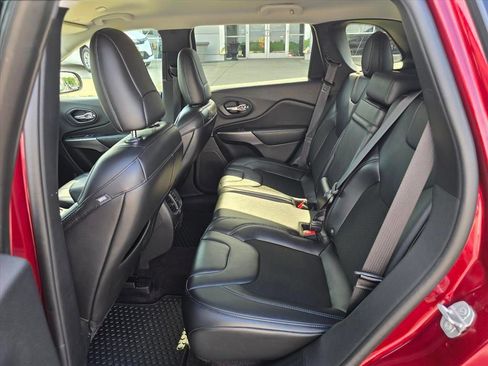 Used 2019 Jeep Cherokee Latitude Plus AWD/4WD image 12