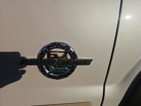 Used 2016 Ford F250 Lariat w/ Lariat Interior Package image 9