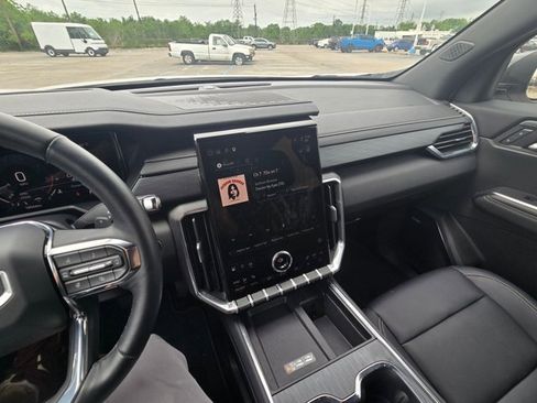 Used 2026 GMC Acadia Elevation w/ Elevation Premium Package FWD image 16