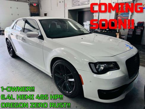 Used 2023 Chrysler 300 C RWD image 1