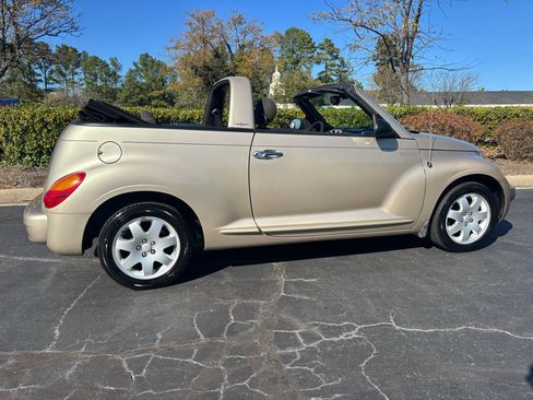 Used 2005 Chrysler PT Cruiser Convertible image 9
