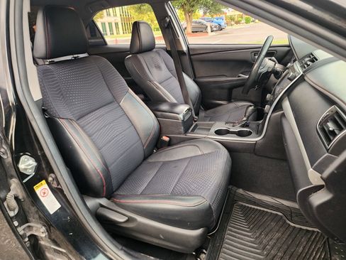 Used 2015 Toyota Camry SE FWD image 11