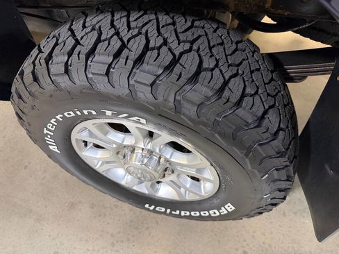 Used 2014 RAM 3500 Laramie w/ Cold Weather Group image 32