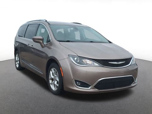 Used 2018 Chrysler Pacifica Touring-L Plus w/ Tire & Wheel Group image 8