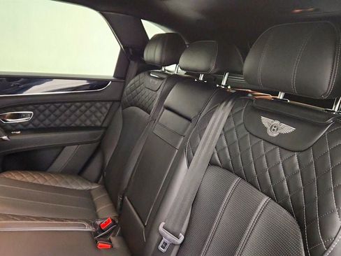 Used 2018 Bentley Bentayga AWD/4WD image 29