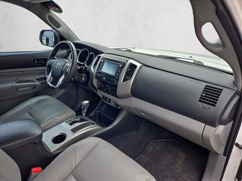 Used 2014 Toyota Tacoma PreRunner w/ SR5 Package image 19