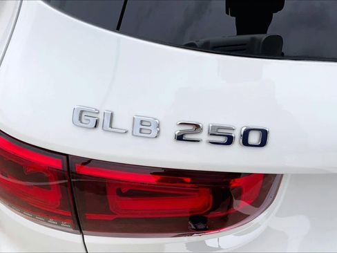 Used 2023 Mercedes-Benz GLB 250 image 10