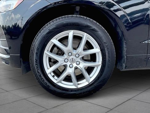 Used 2019 Volvo XC60 T5 Momentum FWD image 11