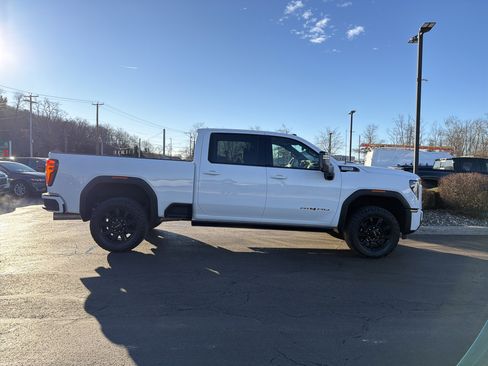 Used 2024 GMC Sierra 2500 AT4 w/ AT4 Premium Plus Package image 4