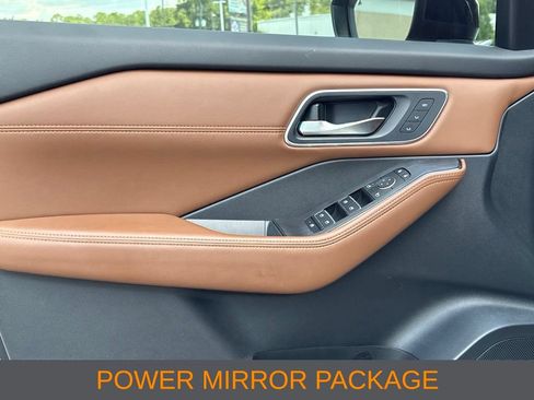 Used 2024 Nissan Rogue Platinum w/ Platinum Premium Package FWD image 3