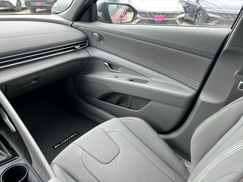 Used 2025 Hyundai Elantra Sport image 19