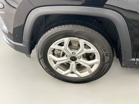 Used 2025 Jeep Compass Latitude AWD/4WD image 11