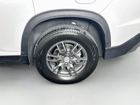 Used 2025 GMC Acadia Elevation FWD image 11