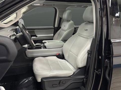 Used 2025 Ford Expedition Platinum AWD/4WD image 9