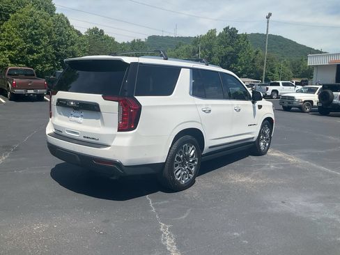 Used 2024 GMC Yukon Denali Ultimate AWD/4WD image 5
