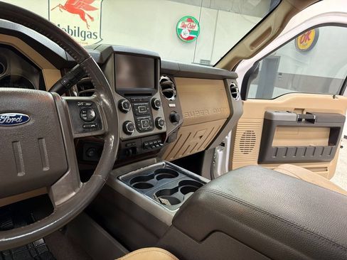 Used 2016 Ford F250 Lariat w/ Lariat Ultimate Package AWD/4WD image 29