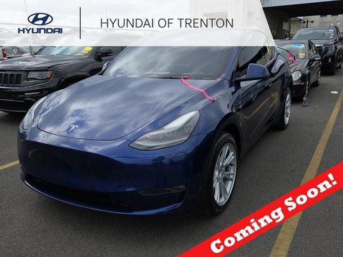 Used 2023 Tesla Model Y Long Range AWD/4WD image 1