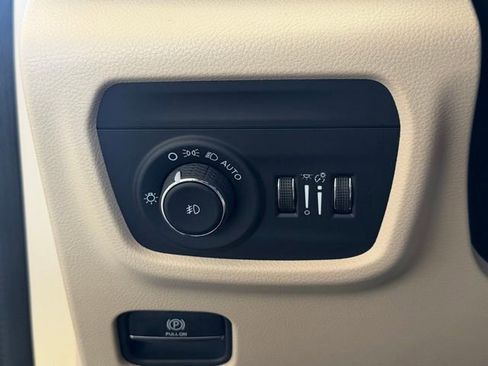 New 2026 Jeep Grand Cherokee Limited AWD/4WD image 17