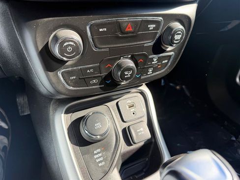 Used 2021 Jeep Compass Latitude AWD/4WD image 14