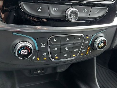 Used 2023 Chevrolet Traverse LT AWD/4WD image 41