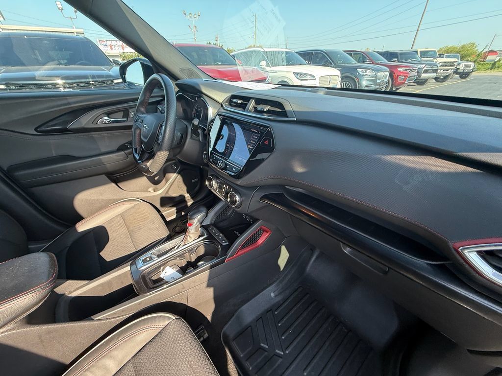 Used 2021 Chevrolet TrailBlazer RS w/ Sun and Liftgate Package FWD image 25