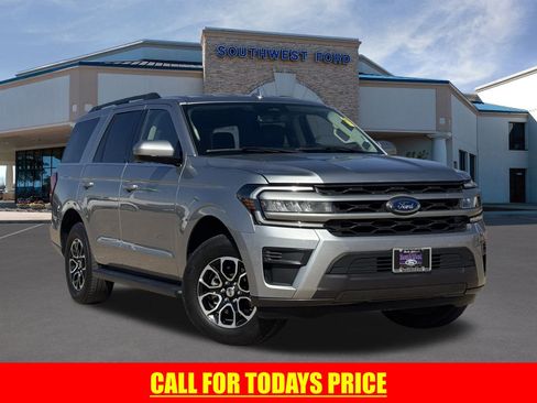 Used 2024 Ford Expedition XLT image 1