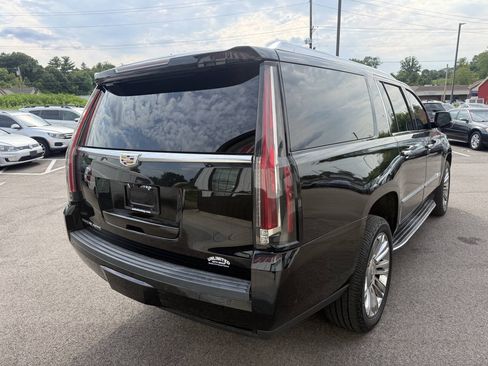 Used 2017 Cadillac Escalade ESV Luxury RWD image 8