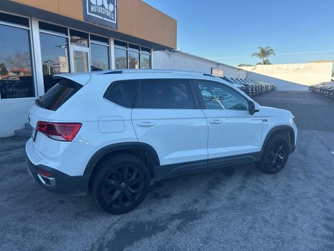 Used 2024 Volkswagen Taos SE image 8