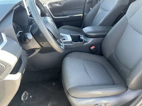 Used 2025 Toyota RAV4 XLE FWD image 21