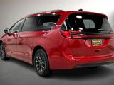 New 2025 Chrysler Pacifica Select w/ Fav Edition Package image 3