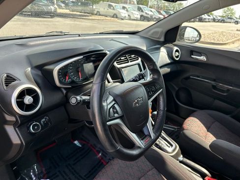 Used 2019 Chevrolet Sonic LT FWD image 17