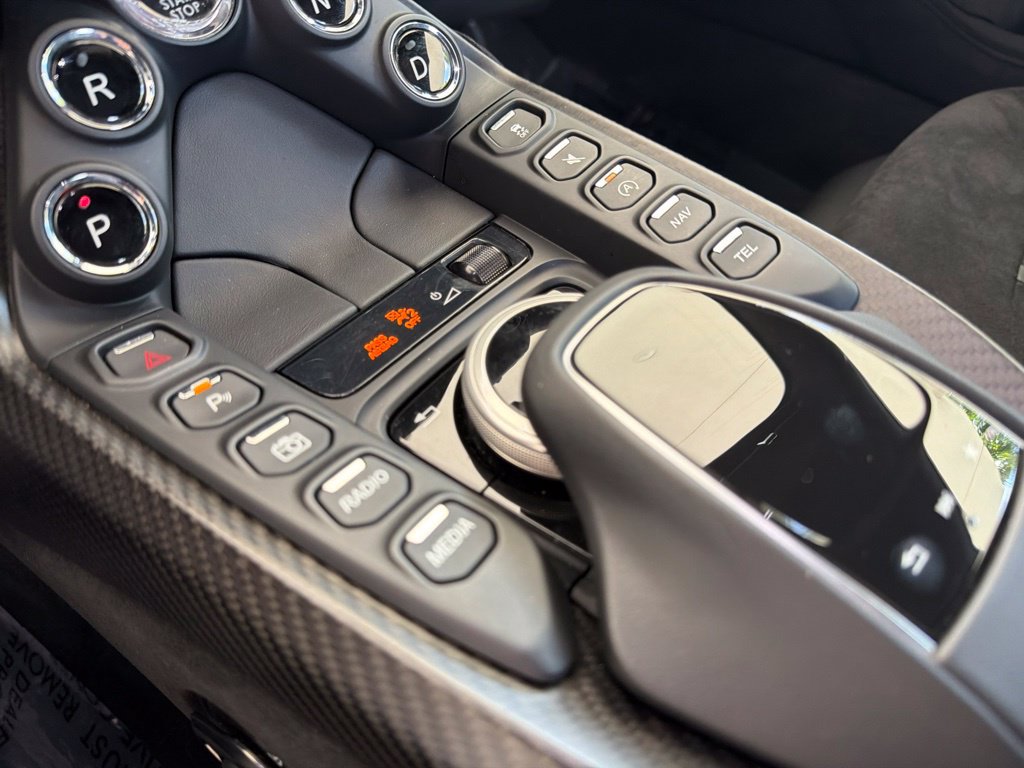 Used 2021 Aston Martin V8 Vantage Coupe RWD image 35