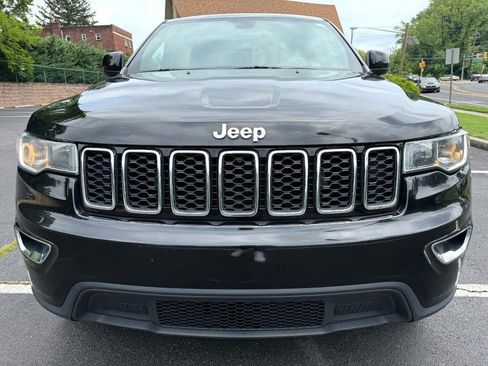 Used 2018 Jeep Grand Cherokee Laredo image 2