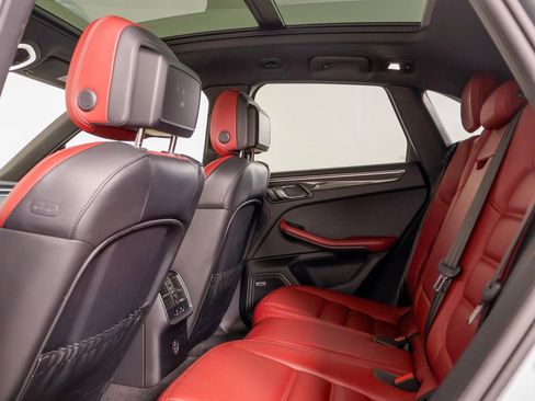 Certified 2022 Porsche Macan S w/ Premium Package Plus AWD/4WD image 10