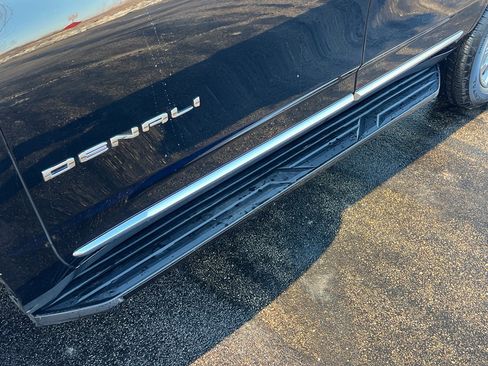 Used 2024 GMC Yukon Denali image 9