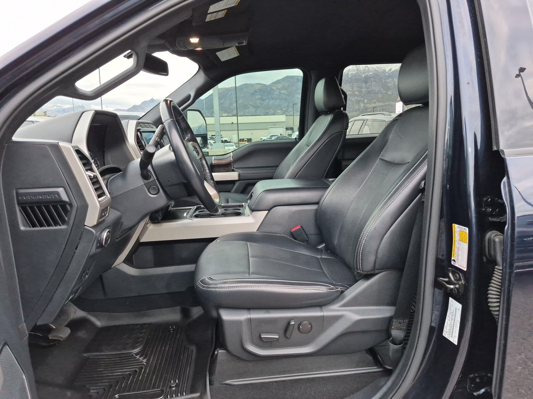 Used 2022 Ford F350 Lariat w/ Tremor Off-Road Package AWD/4WD image 15