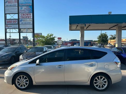 Used 2012 Toyota Prius V Five FWD image 2