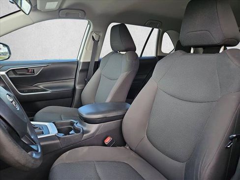 Used 2020 Toyota RAV4 LE FWD image 16