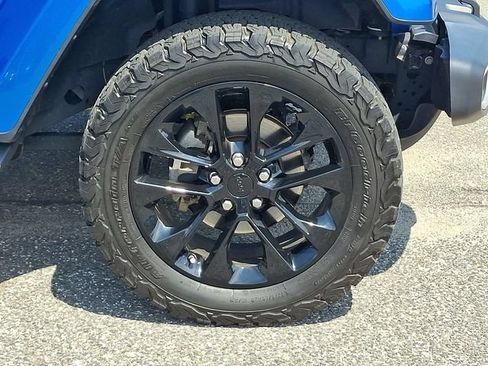 Used 2021 Jeep Wrangler Unlimited Sahara w/ Cold Weather Group AWD/4WD image 23