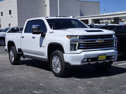 Used 2022 Chevrolet Silverado 2500 High Country image 3