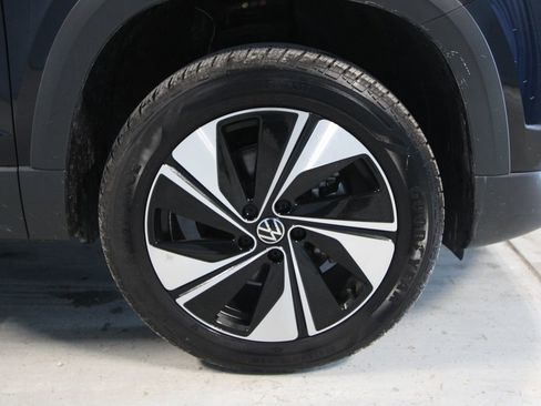 Used 2024 Volkswagen Taos SE image 31