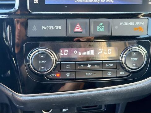 Used 2018 Mitsubishi Outlander SEL AWD/4WD image 27
