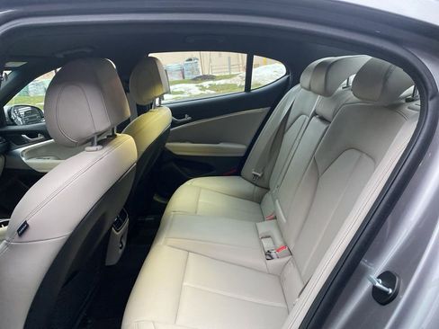 Used 2023 Genesis G70 2.0T image 18