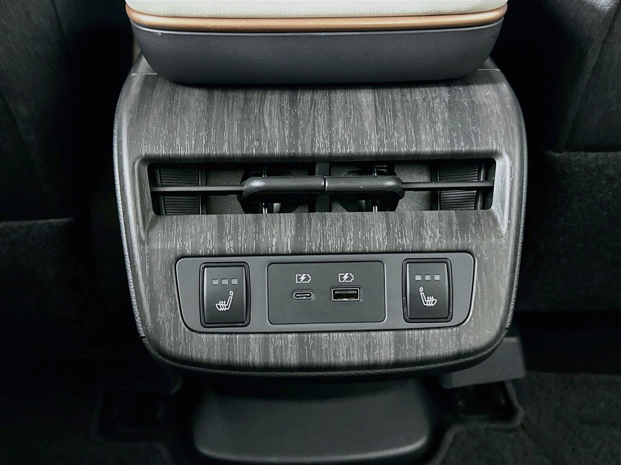 Used 2023 Nissan Ariya AWD image 28