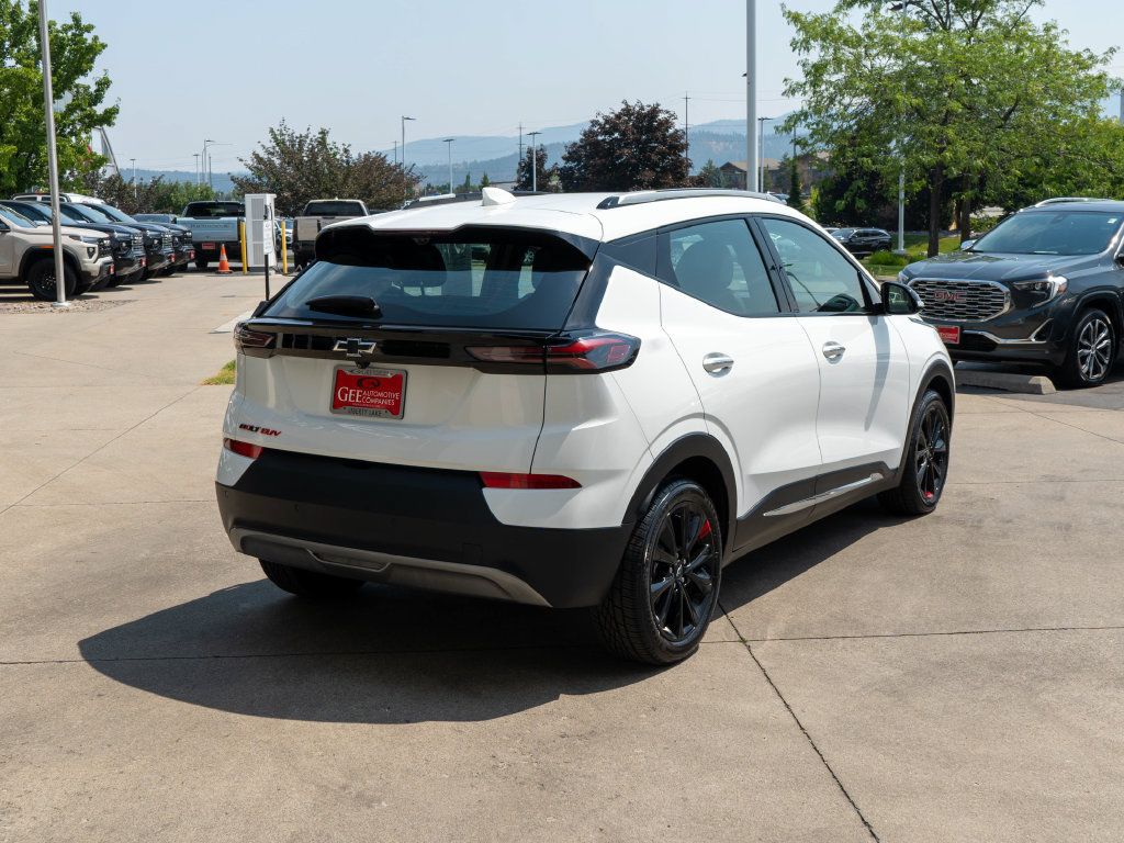 Certified 2023 Chevrolet Bolt EUV Premier w/ Redline Edition FWD image 8